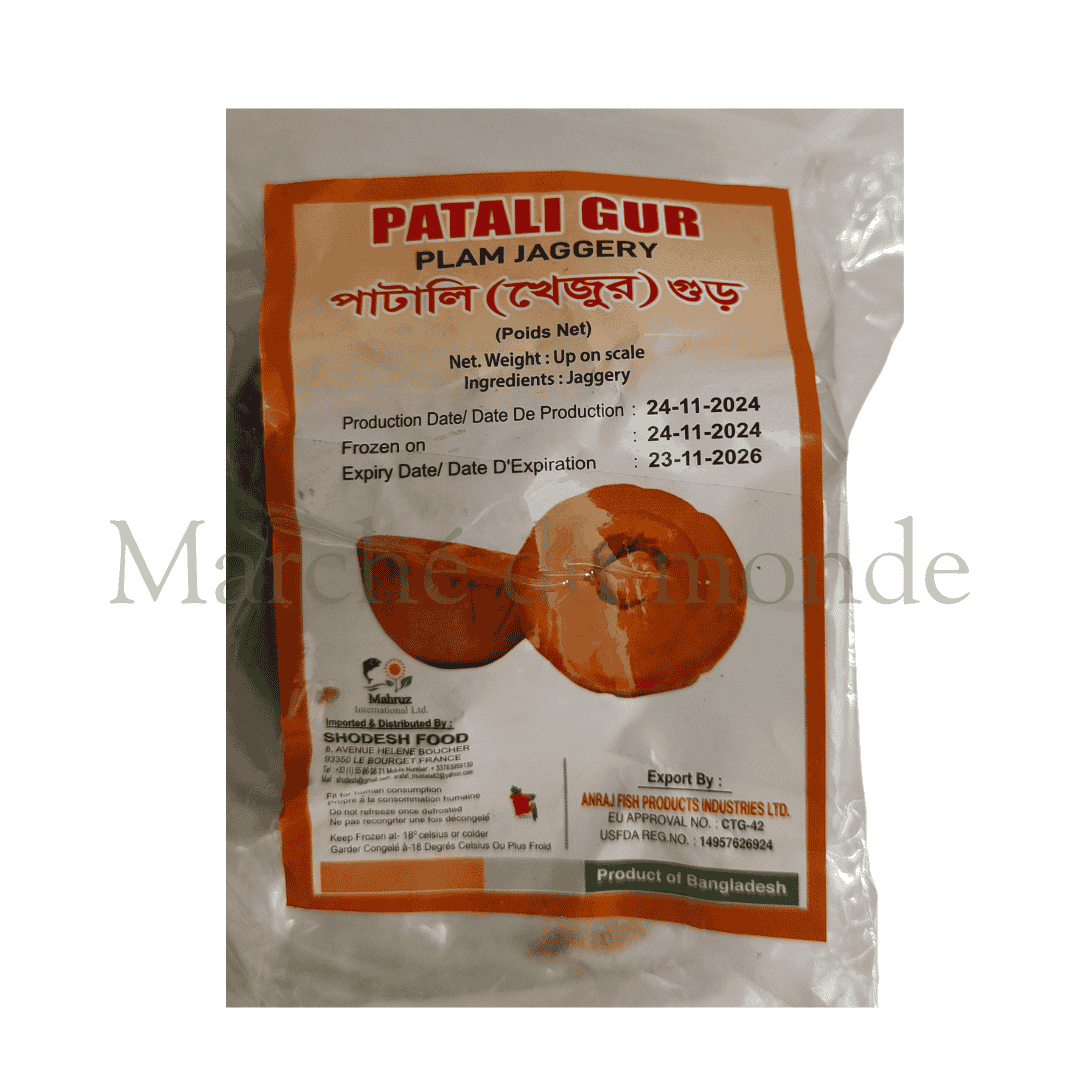 Bloc de Patali Gur, sucre naturel non raffiné à la texture solide et au goût caramélisé.