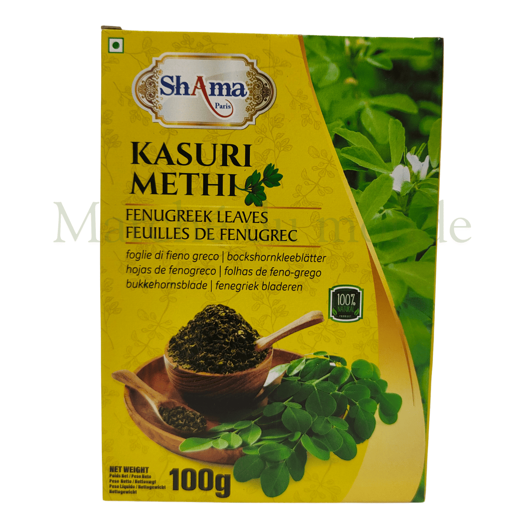 Un paquet de feuilles de fenugrec séchées 100g avec des feuilles finement émiettées, prêt à être utilisé dans un plat indien.