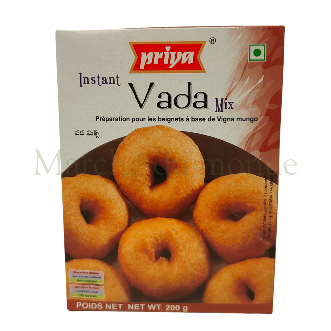 Un paquet de Vada Mix 200g avec une assiette de vadas dorés et croustillants, accompagnés de chutney et de sambar.