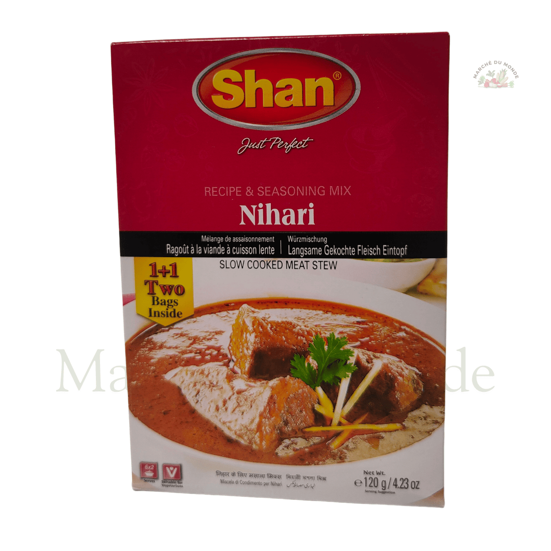 Paquet de Nihari 120g avec un bol de Nihari mijoté garni d’oignons frits et de coriandre fraîche.