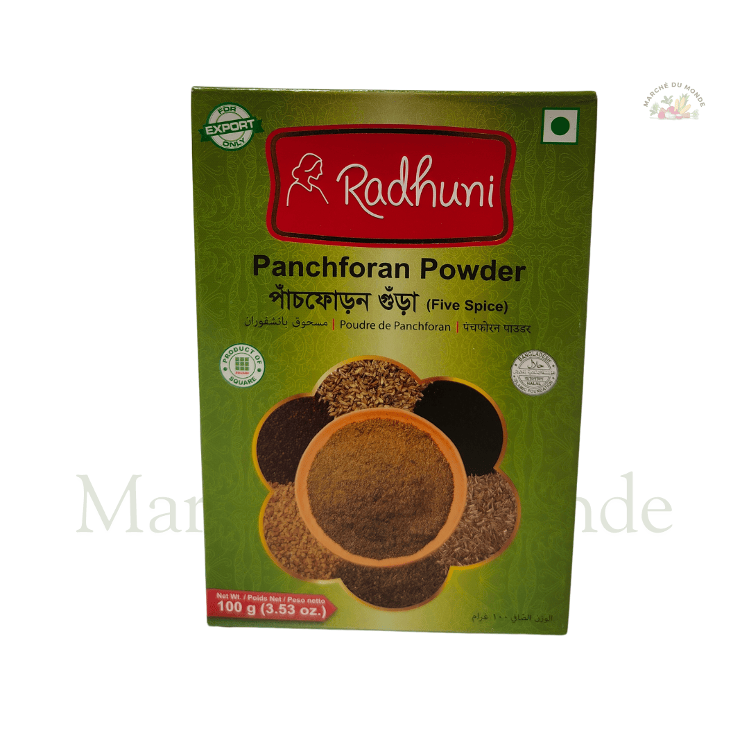 Panchforan Powder dans un paquet de 100g, entouré d’épices entières.